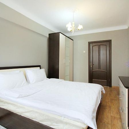 Spacious Central Apartment Almatı Dış mekan fotoğraf