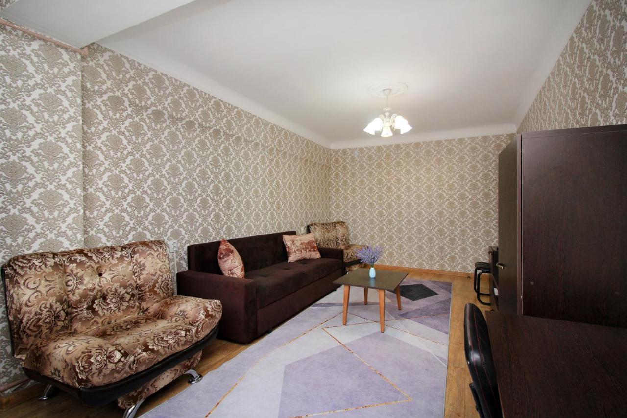 Spacious Central Apartment Almatı Dış mekan fotoğraf