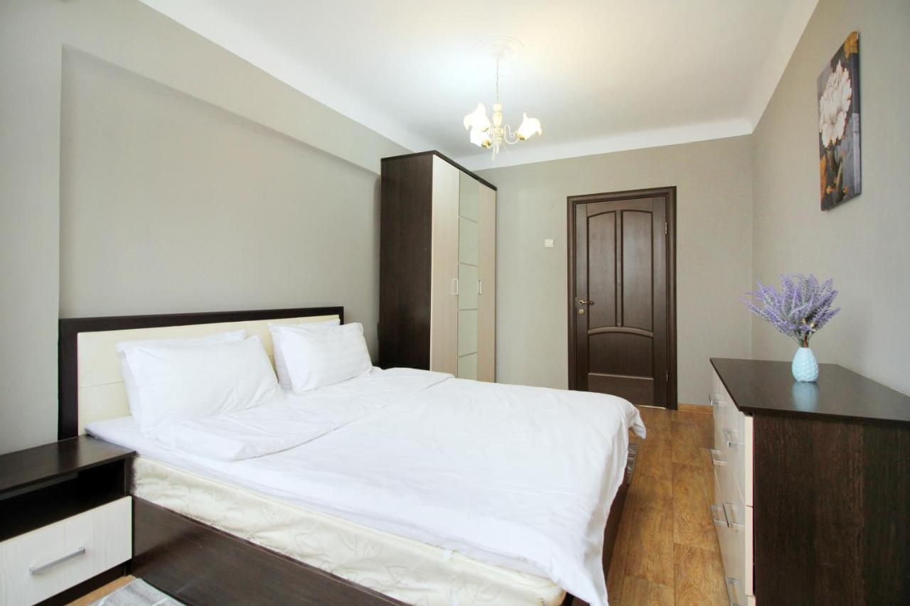 Spacious Central Apartment Almatı Dış mekan fotoğraf