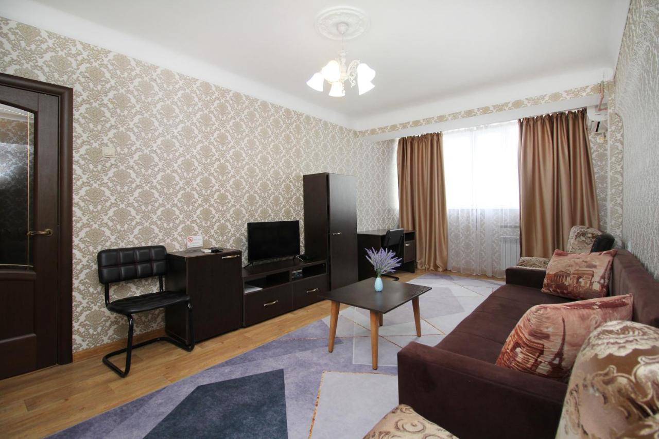 Spacious Central Apartment Almatı Dış mekan fotoğraf