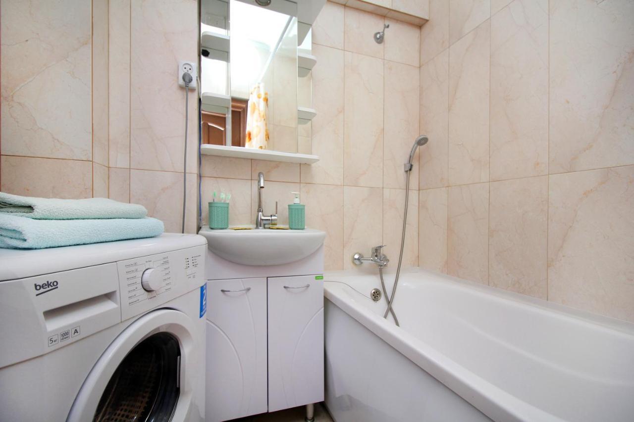 Spacious Central Apartment Almatı Dış mekan fotoğraf